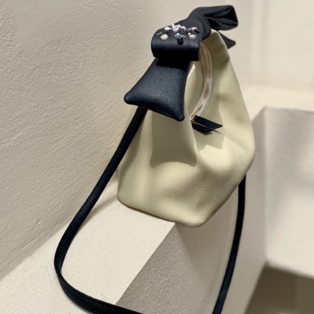 Túi nữ Chow bag Hérisson màu kem + nơ + quai dài