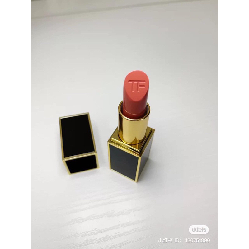 Tom Ford Twist of fate, cam đất nhẹ nhàng và dịu dàng