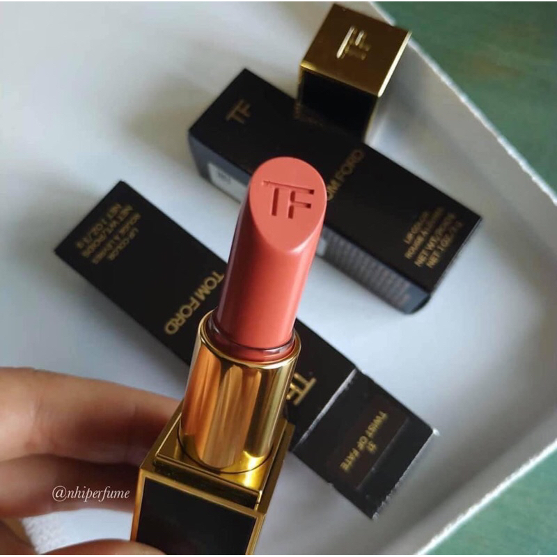 Tom Ford Twist of fate, cam đất nhẹ nhàng và dịu dàng
