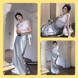 Set áo ba lỗ trắng chân váy xám