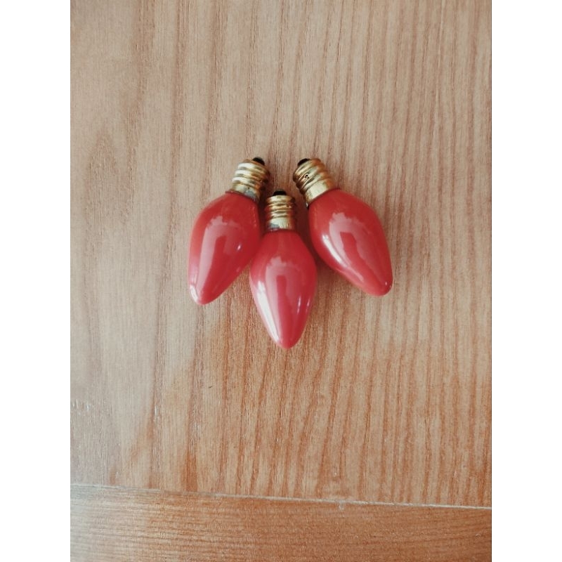 Bóng đèn quả nhót gắn bàn thờ ông địa thần tài