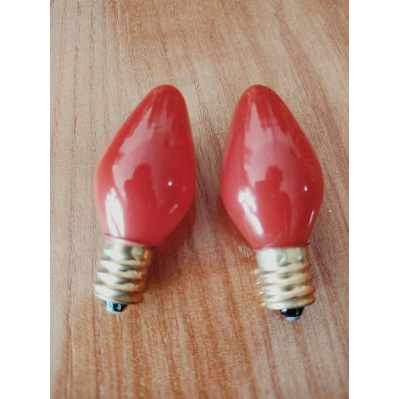 Bóng đèn quả nhót gắn bàn thờ ông địa thần tài