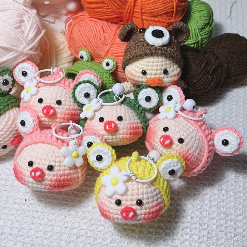 Móc khoá heo ỉn đội mũ ếch đan móc len handmade