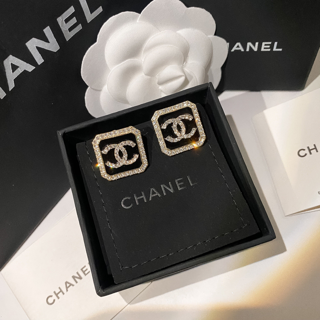 Khuyên Vuông Đen Viền Đá thương hiệu sang chảnh ECNV9