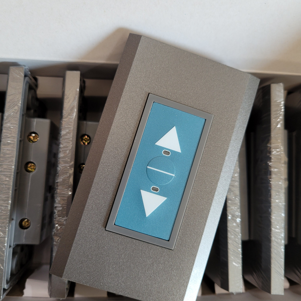 Công tắc cửa cuốn âm tường JY-NPB3-FG, Bộ nút nhấn âm tường dùng cho cửa cuốn. Hàng Đài Loan, bảo hành 2 năm.