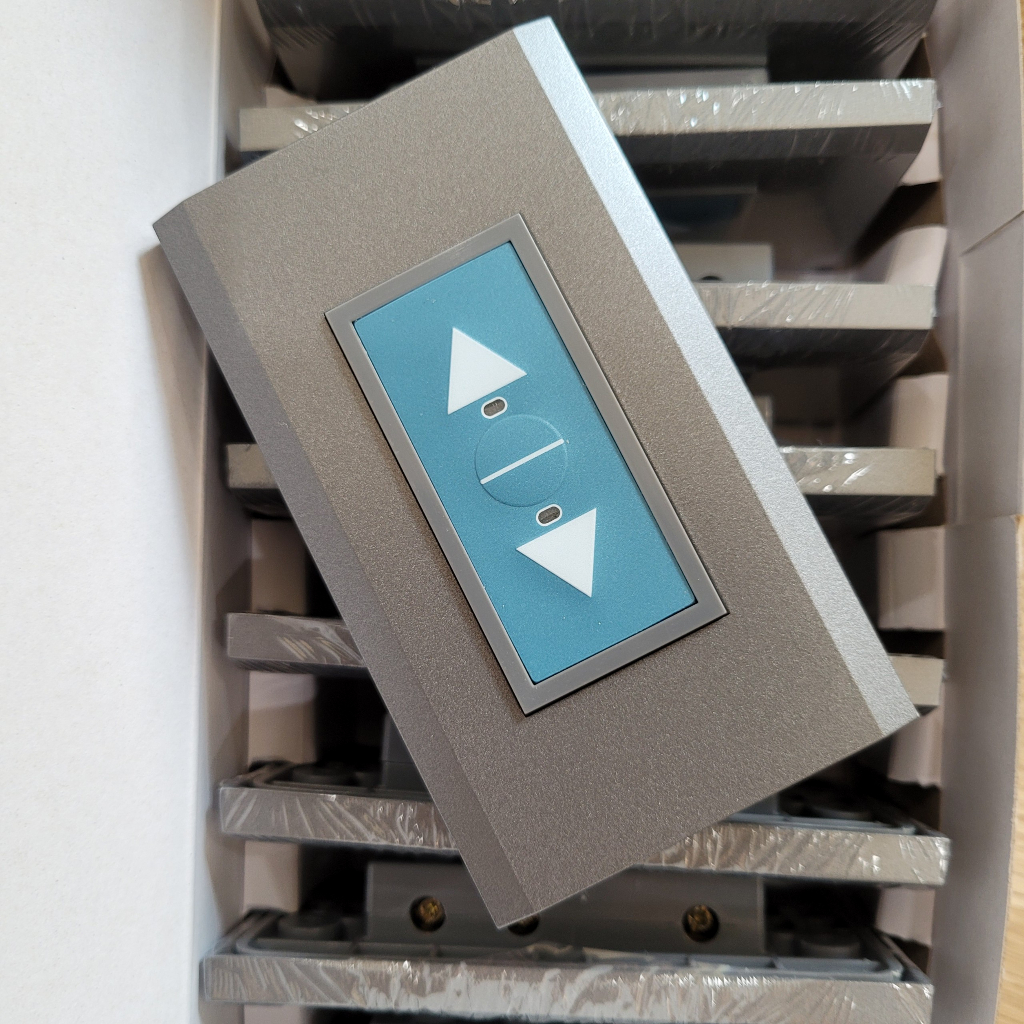 Công tắc cửa cuốn âm tường JY-NPB3-FG, Bộ nút nhấn âm tường dùng cho cửa cuốn. Hàng Đài Loan, bảo hành 2 năm.