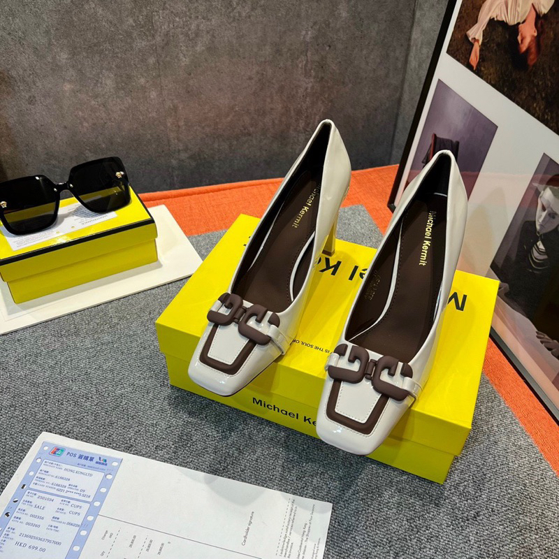 Giày cao gót da bóng ,đế dẹt cao 8cm,mũi vuông. Hàng quảng châu cao cấp có hộp đựng
