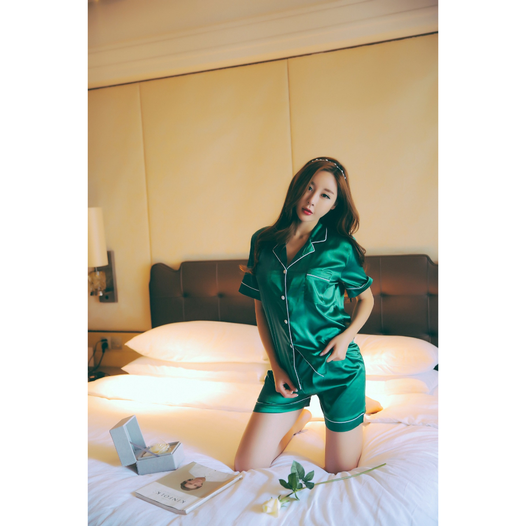 Bộ pyjama mặc nhà nữ 4LOVA set đồ ngủ sang trọng mềm mại lụa satin đẹp dáng áo cộc tay quần short hàng chính hãng EVA124