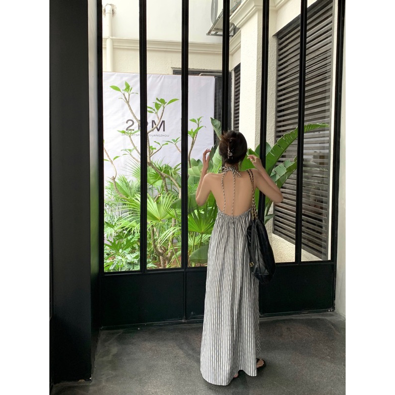 Đầm dài cổ yếm kẻ sọc đi biển