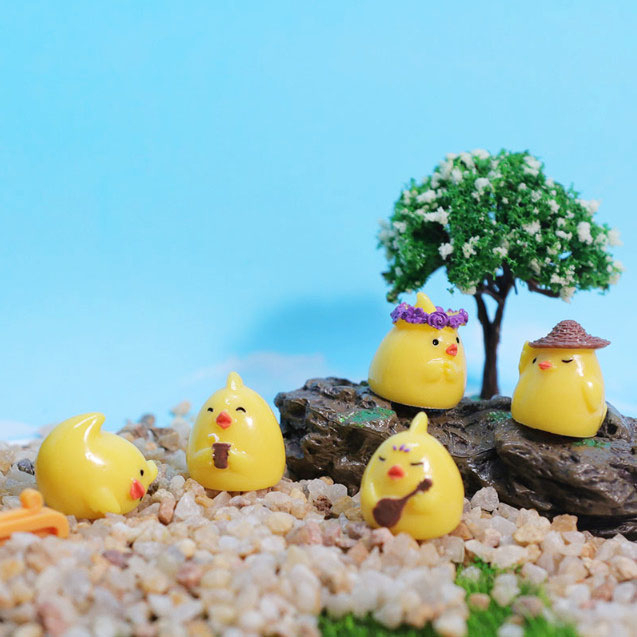 Mô hình decor gà con đi nghỉ mát trang trí bàn học, terrarium