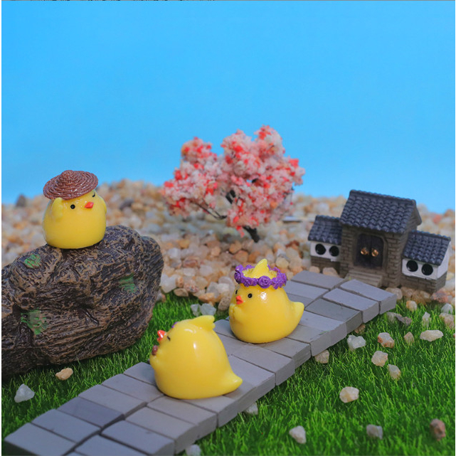 Mô hình decor gà con đi nghỉ mát trang trí bàn học, terrarium