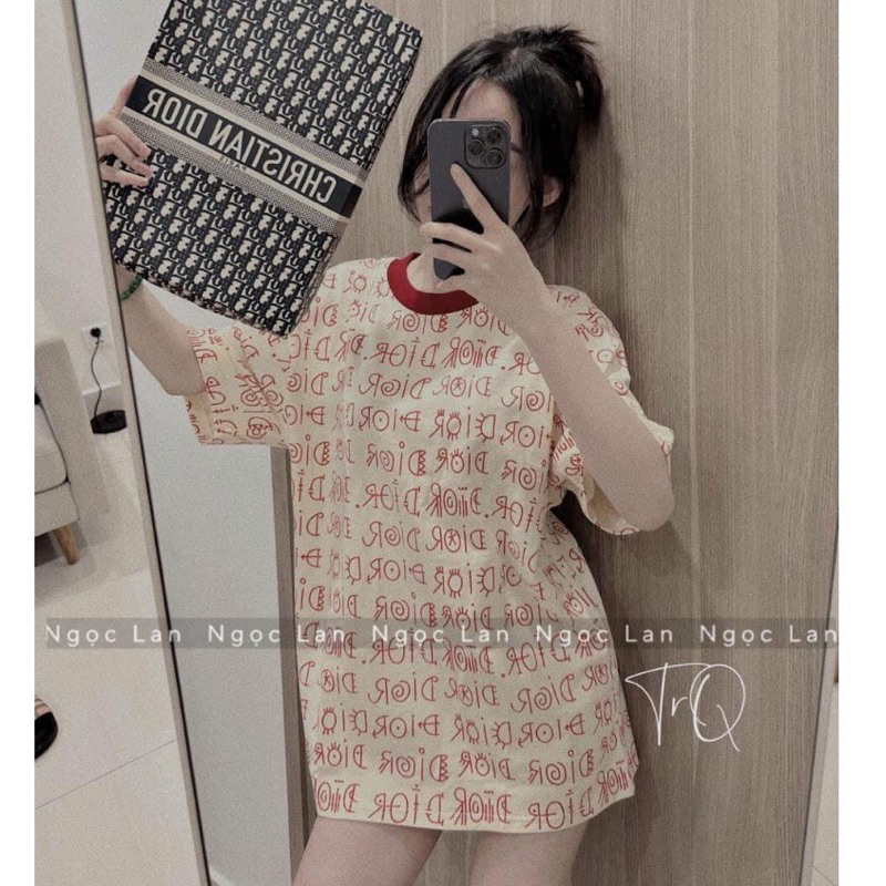 Áo viền cổ đỏ ĐI Ơ và GG in kín TTA755