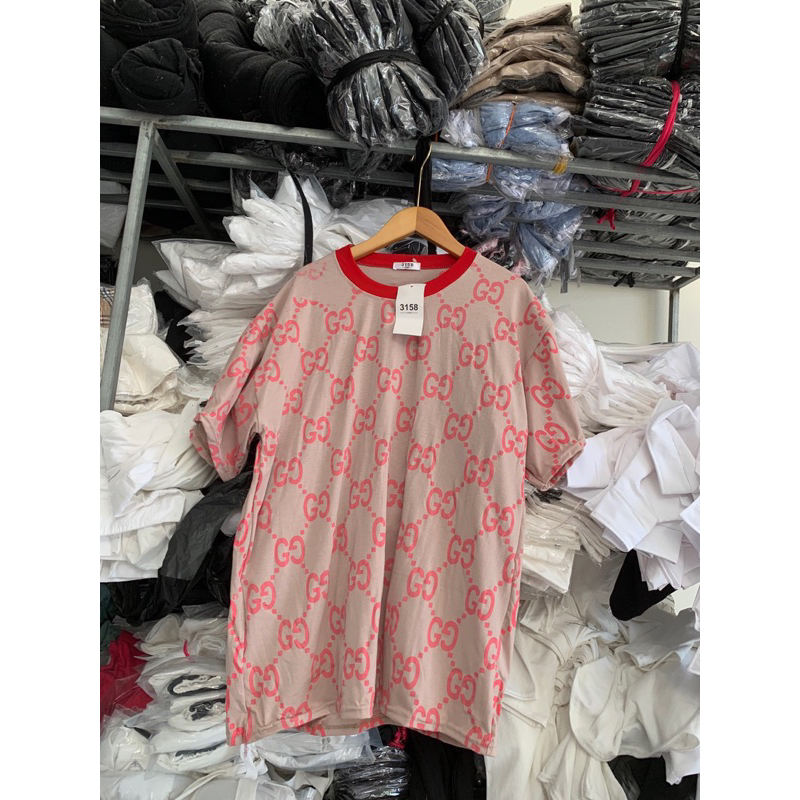 Áo viền cổ đỏ ĐI Ơ và GG in kín TTA755