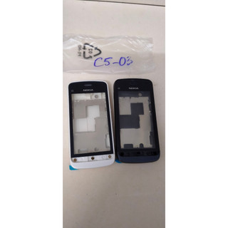 Vỏ nokia C5-03 màu trắng và đen, vỏ có khung sườn, có mặt trước, đủ các phím bên sườn. Giá tốt nhất