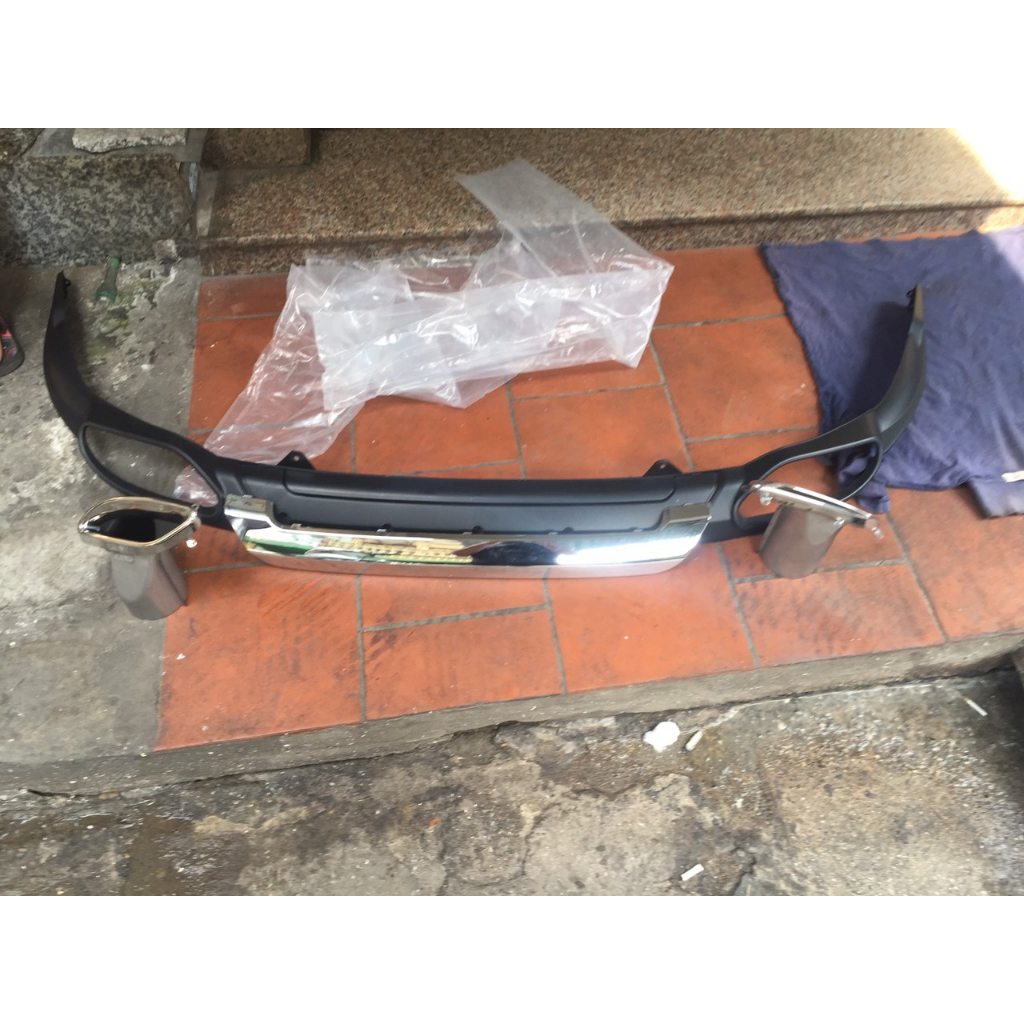 ốp cản sau lips chia bô 2 bô mazda 3 2014-2019