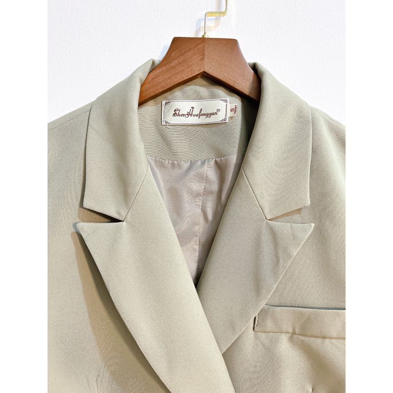 Vest blazer croptop 2 nút tay voan