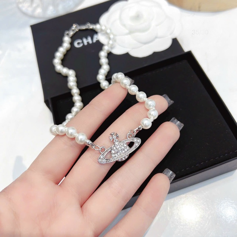 Vòng cổ Ngọc Thuỳ Tiên mang siêu sang