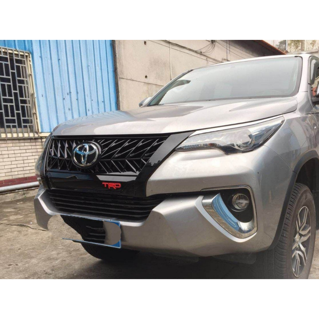 Ốp viền đèn gầm Fortuner 2017-2020