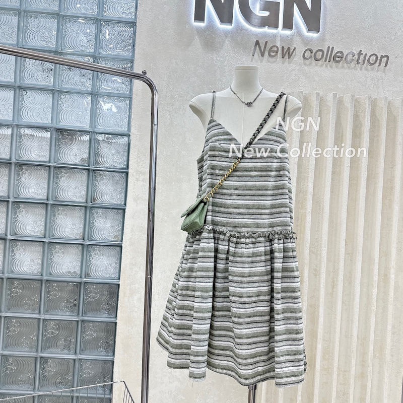 Váy hai dây kẻ babydoll