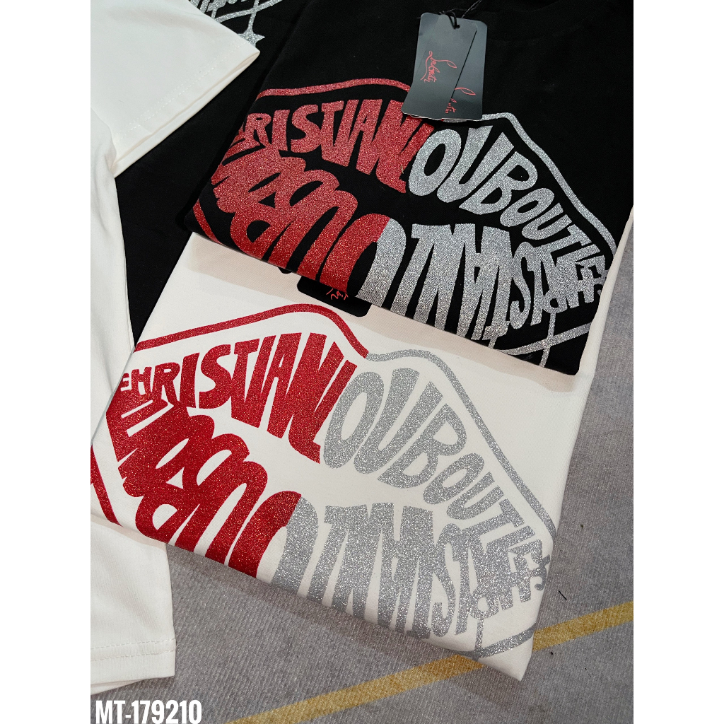 Áo Phông Louboutin họa tiết đôi môi đỏ trắng Hàng siêu cấp ép kim tuyến trước sau. Áo Thun Unisex Nam Nữ Hotrend 2023.