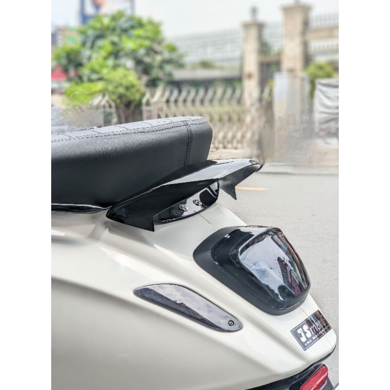 Đuôi gió gắn kiểng cho Vespa Sprint /Primavera /GTS/ LX/ S