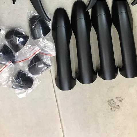 Ốp tay nắm cửa, hõm cửa,nắp xăng, ốp đèn pha, đèn hậu, nắp xăng xe Fortuner 2017-2023 Nhựa đen nhám