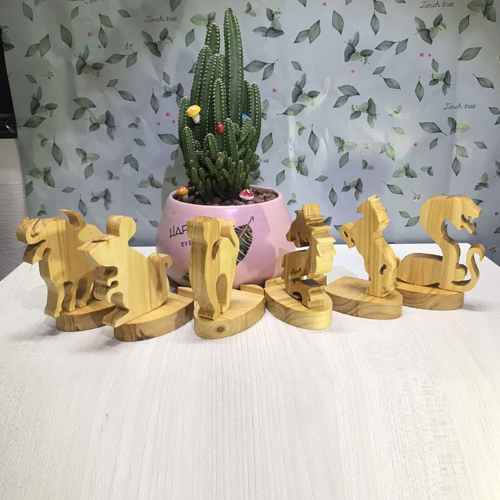 Kệ gỗ để điện thoại, giá đỡ điện thoại bằng gỗ thông hình 12 con giáp sang, xịn, đẹp