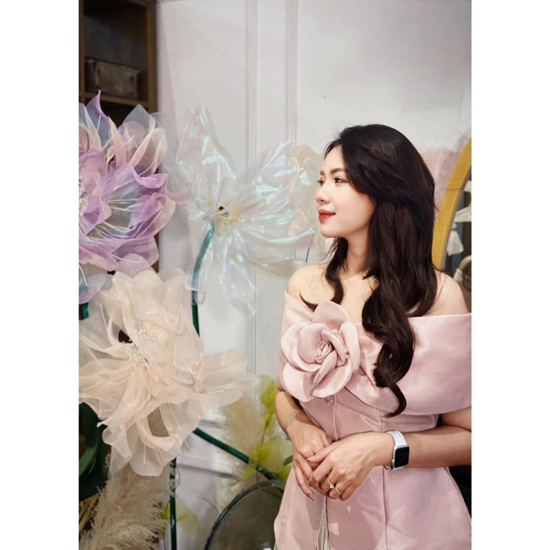 Áo trễ vai hoa ngực