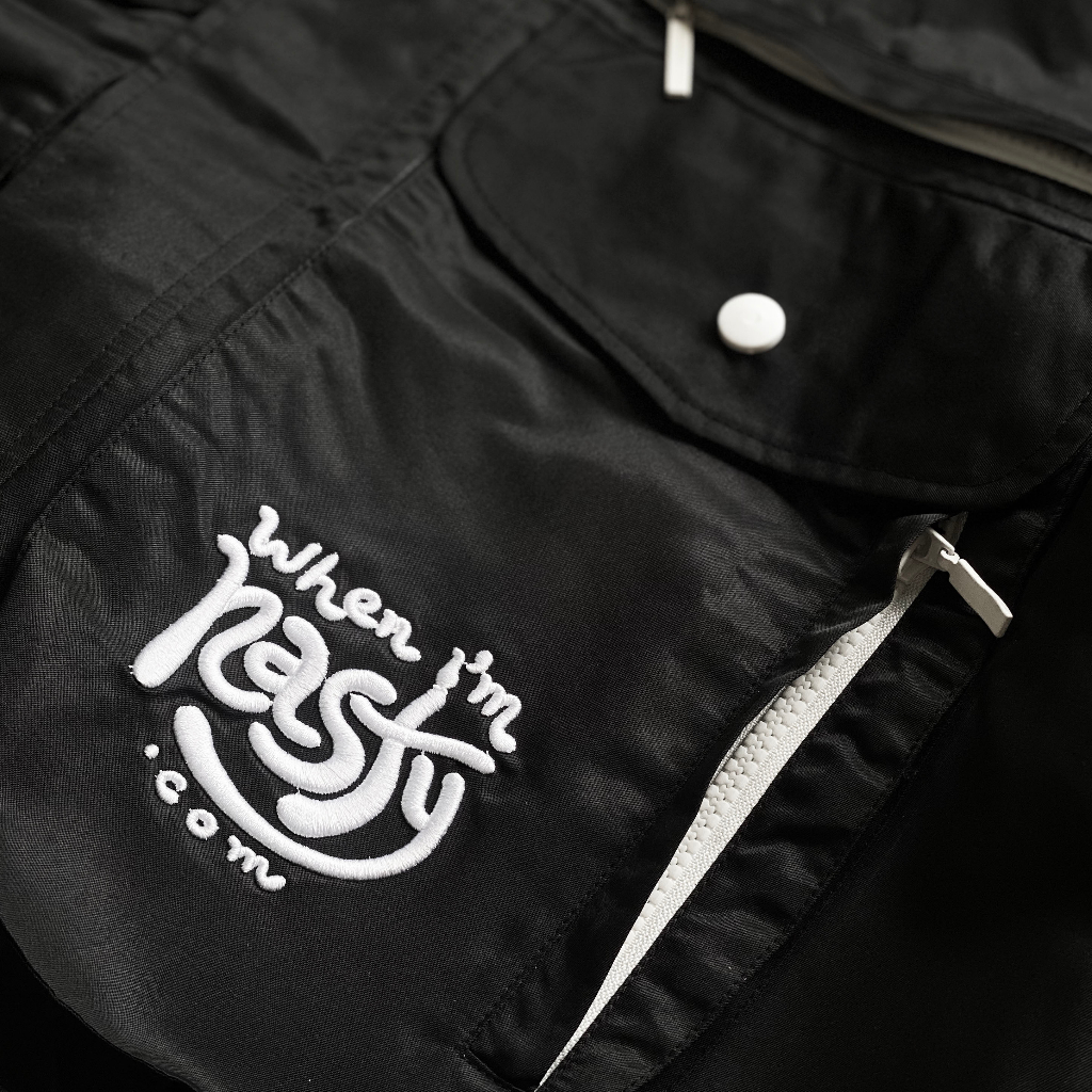 Áo khoác dù nam nữ đơn giản túi hộp dây kéo dáng boxy thêu logo Runnrun thiết kế WHENIMNASTY