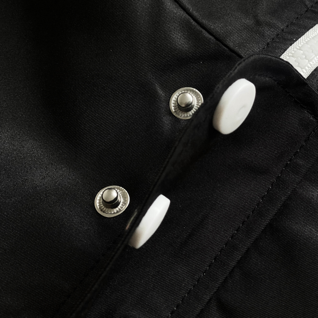 Áo khoác dù nam nữ đơn giản túi hộp dây kéo dáng boxy thêu logo Runnrun thiết kế WHENIMNASTY