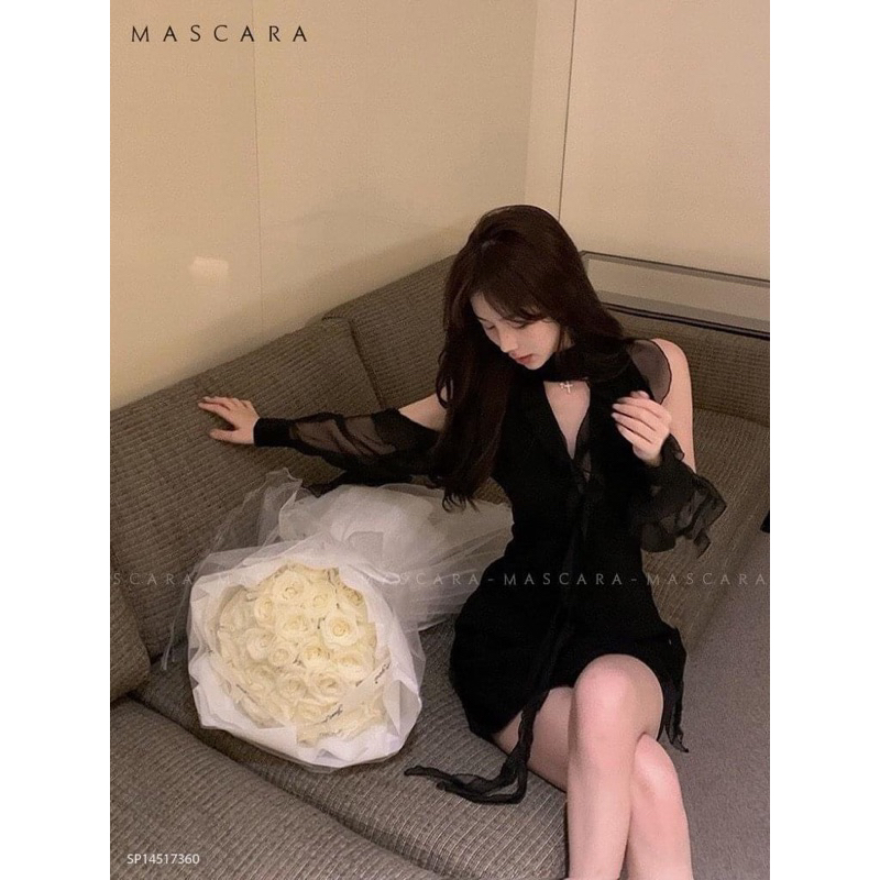 Đầm thiết kế khoét vai tua rua - CarotShop