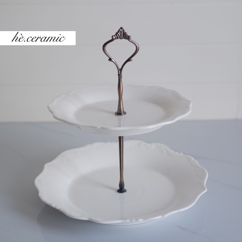 HÈ.CERAMIC / Kệ bánh sứ trắng 2 tầng. Kệ bánh sứ màu trắng cao cấp 2 tầng.