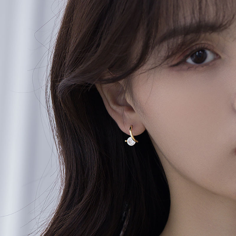 Khuyên tai tròn đính đá sang chảnh, khí chất TODOKI T016