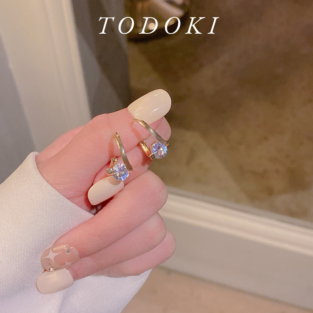 Khuyên tai tròn đính đá sang chảnh, khí chất TODOKI T016