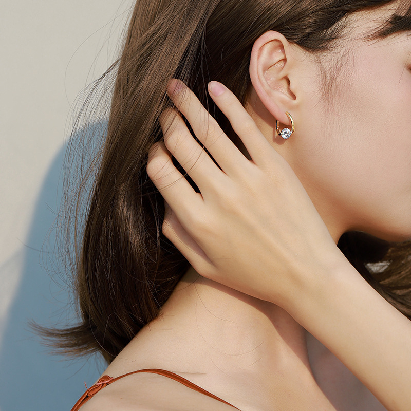 Khuyên tai tròn đính đá sang chảnh, khí chất TODOKI T016