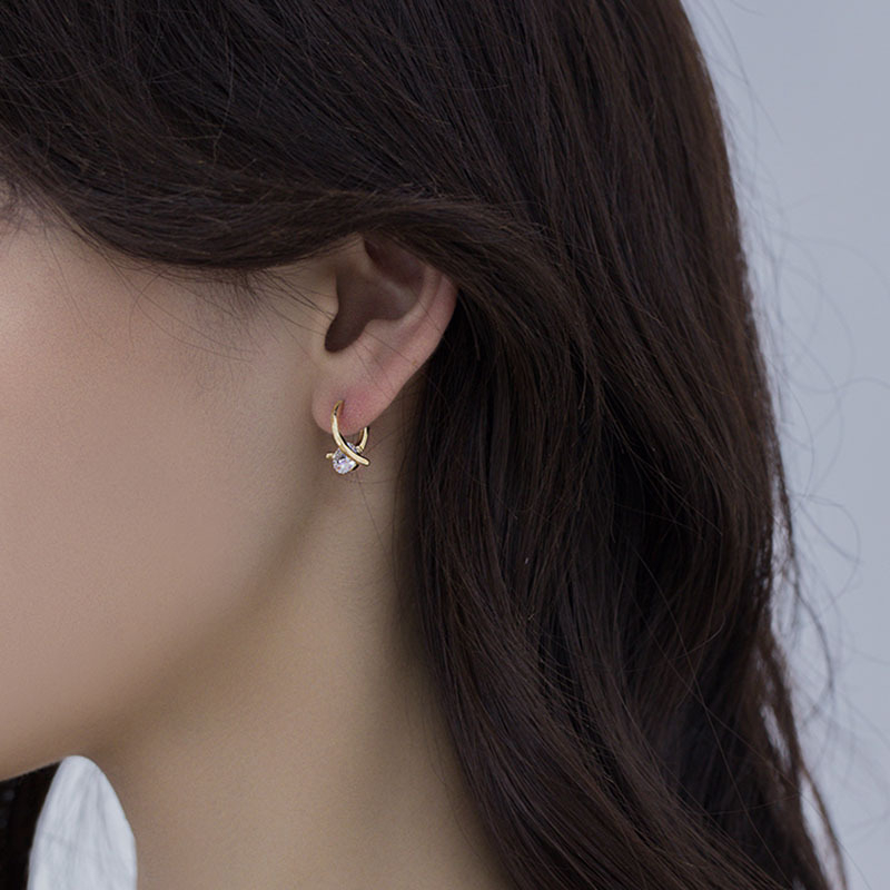 Khuyên tai tròn đính đá sang chảnh, khí chất TODOKI T016