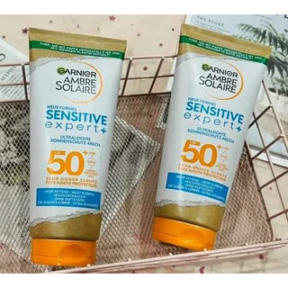  Kem chống nắng dạng sữa Garnier SPF 50+ dạng tuýp. 