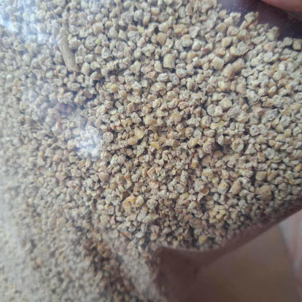 Cám gà con cao cấp Deheus 6620 với 21.5 độ đạm gà ăn không bị tiêu chảy đóng gói túi 1kg