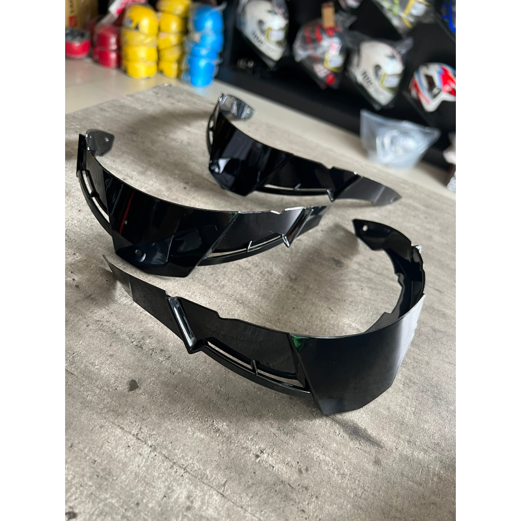 Đuôi gió mũ bảo hiểm trang trí nón fullface - 3/4 - Tặng kèm ốc vít.