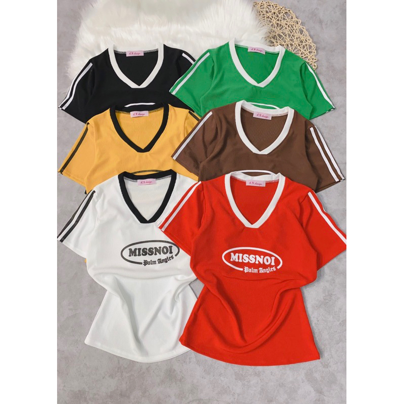 ÁO THUN TAY NGẮN CỔ TIM IN CHỮ FOM VỪA TỚI LƯNG QUẦN DƯỚI 52kg