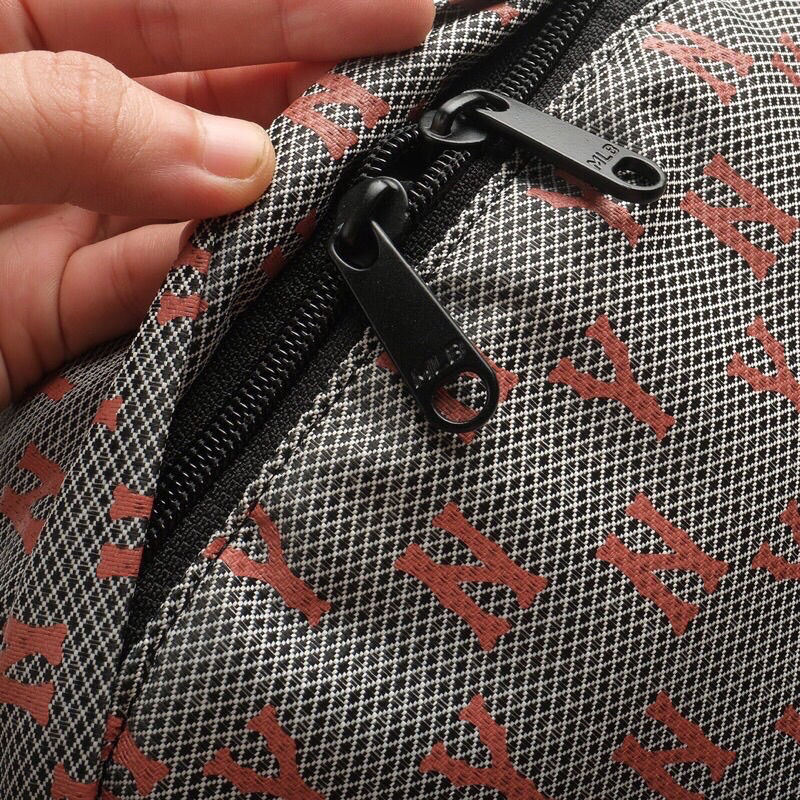 Balo MLB Hoạ Tiết Thêu Logo NY Yankess Chất Liệu Vải Canvas Cao Cấp Chống Thấm - Bánh Mì Store