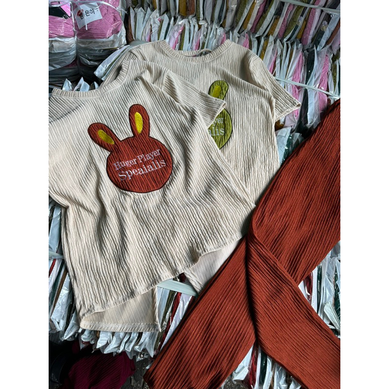 Set Bộ Xốp Nhún Áo Phông Đầu Micky Lưng Xẻ Tà + Quần Ống Ôm