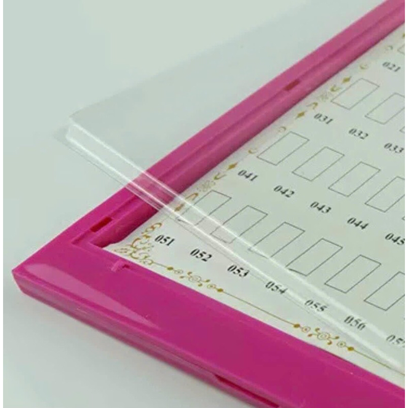 Khung nhựa trưng mẫu móng