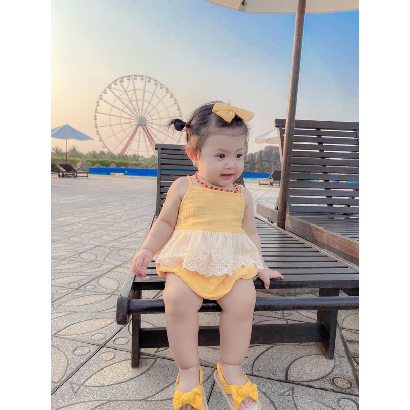 Romper phối bèo thô thêu cho bé gái