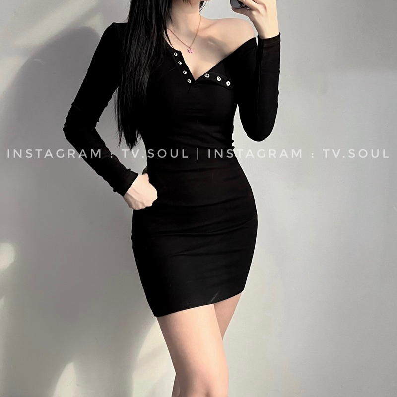 Đầm body nút bấm