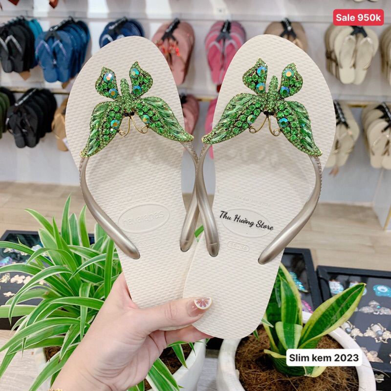 Dép Nữ Quai Trơn Kem Đính Bươm' Chúa