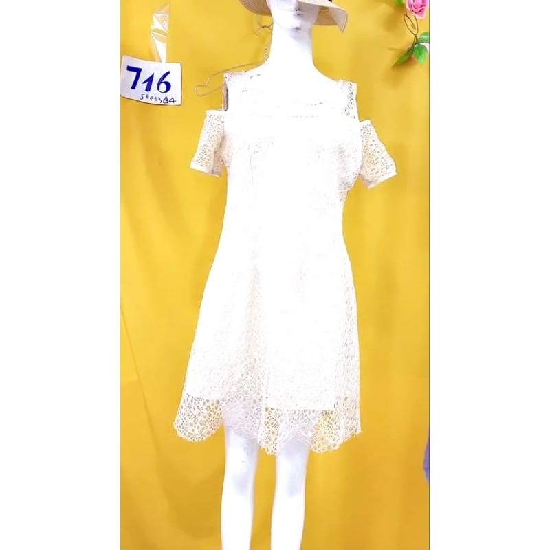 đầm ren màu trắng ngà size M/L. S716