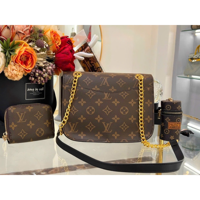 Túi Xách LV Khoá Đen  -  By Anh Dinh Phuong