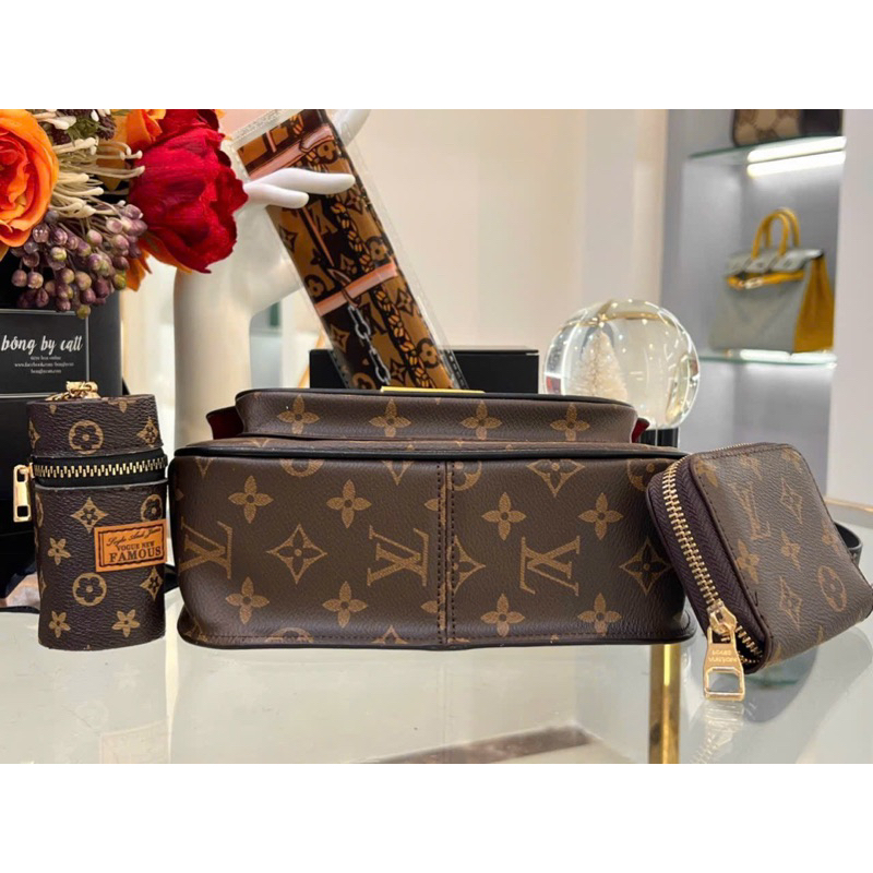 Túi Xách LV Khoá Đen  -  By Anh Dinh Phuong