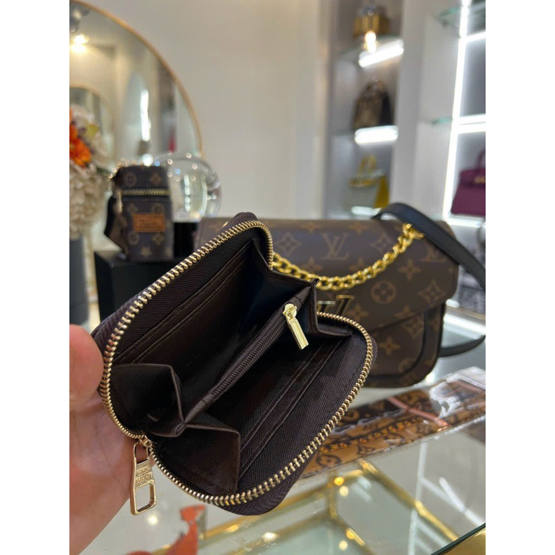 Túi Xách LV Khoá Đen  -  By Anh Dinh Phuong